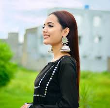 The Rising Star of Pakistani Fashion & Lifestyle: Fatima Faisal